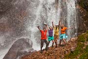 группа под водопадом в Джунгарии